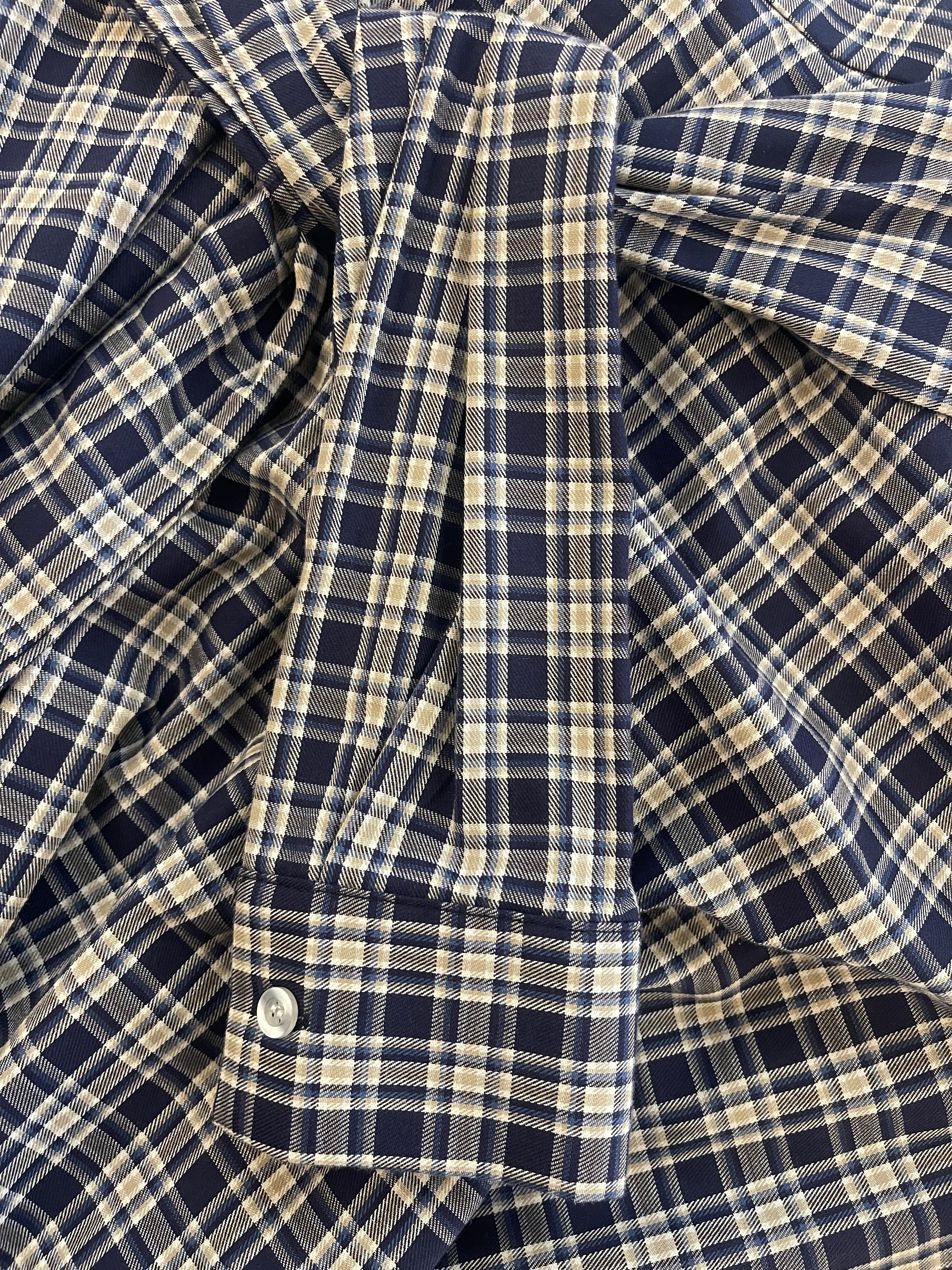 Asymmetrischer Rock in Marineblau mit Hemd-Ärmeln an der Taille