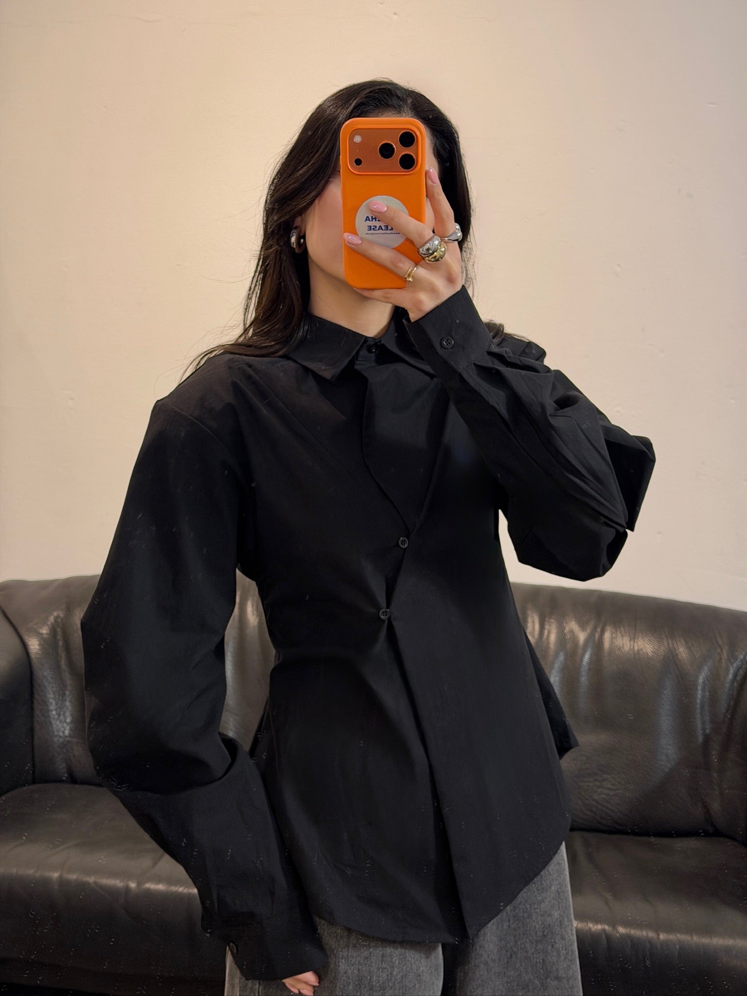 Modisch und eng geschnittenes Baumwollhemd