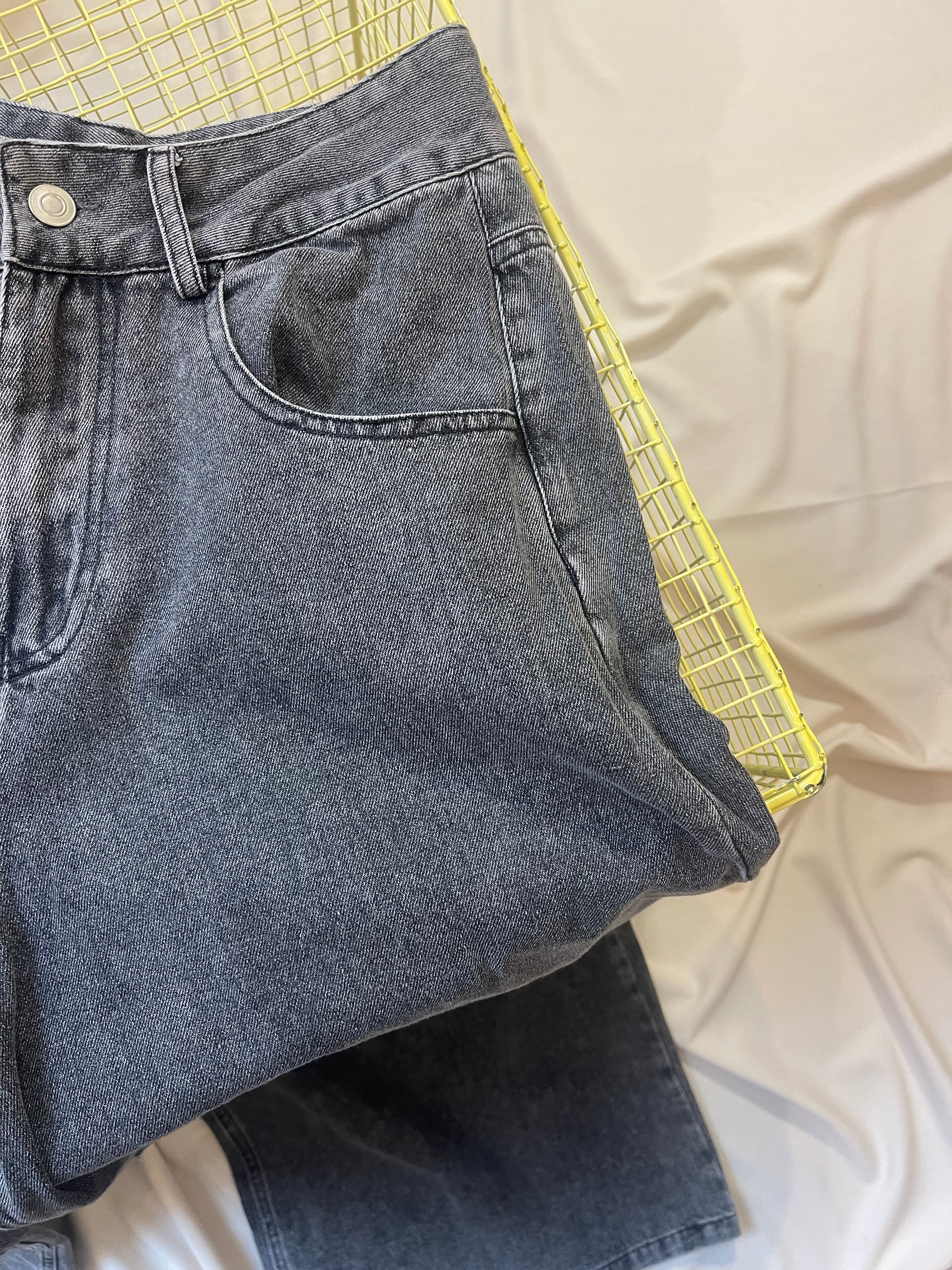 Wide-Leg Jeans