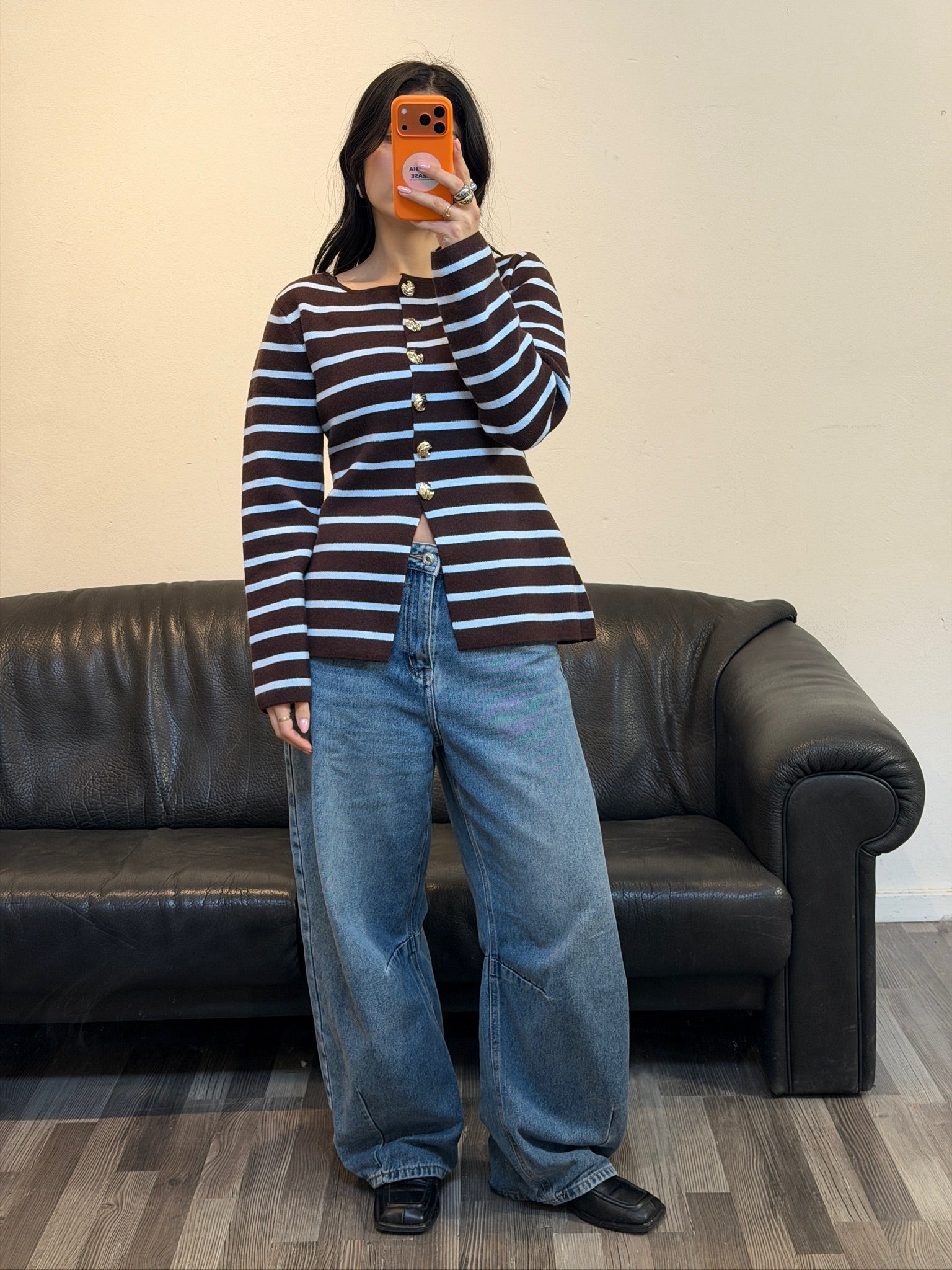 Cardigan mit goldenen Knöpfen